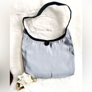 Like New vinyl REVERSIBLE BAG with handle. Easy Clean! Black on 1 side & Grey on